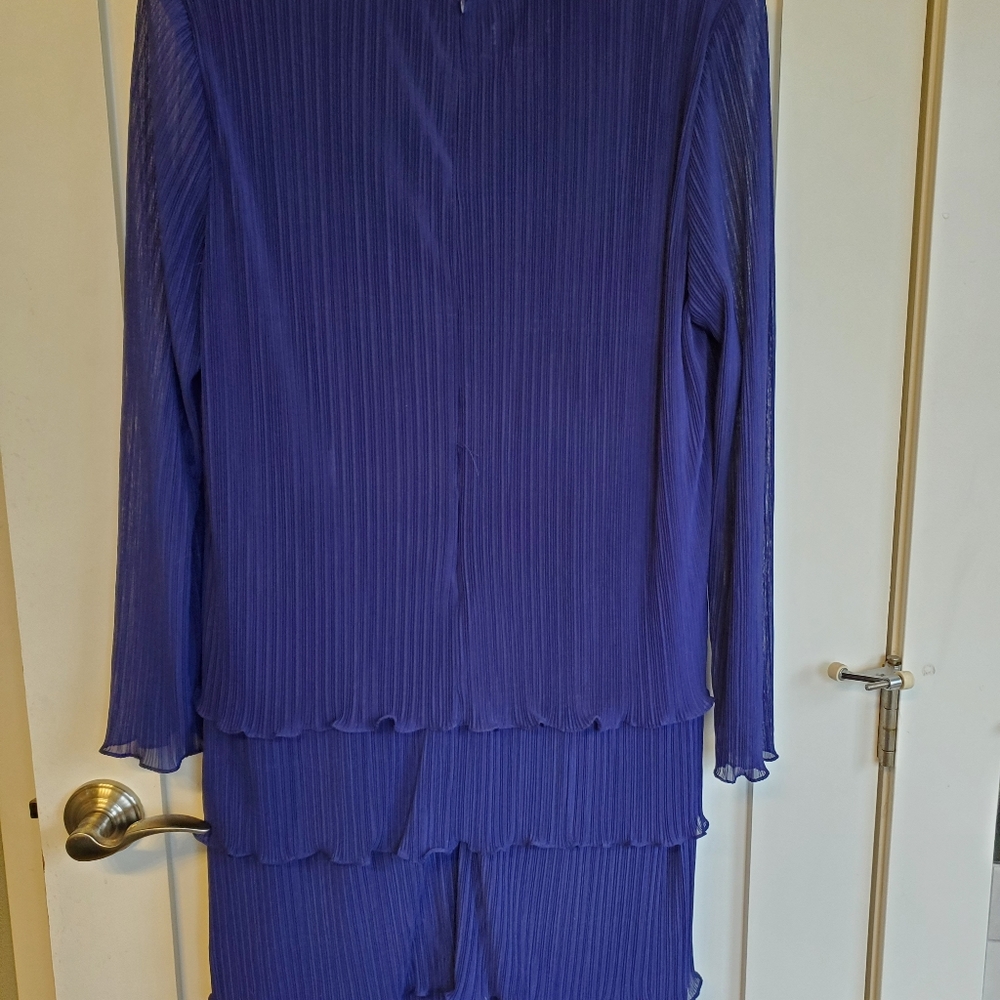 Dress - Picture 5 of 6